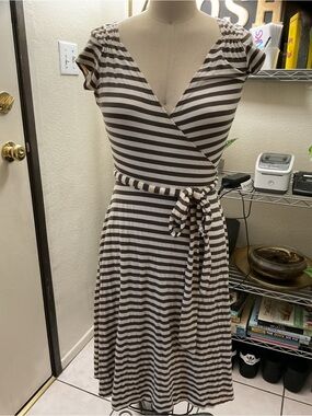 💜💜💜 Banana Republic Brown and Cream Striped Wrap Midi Dress